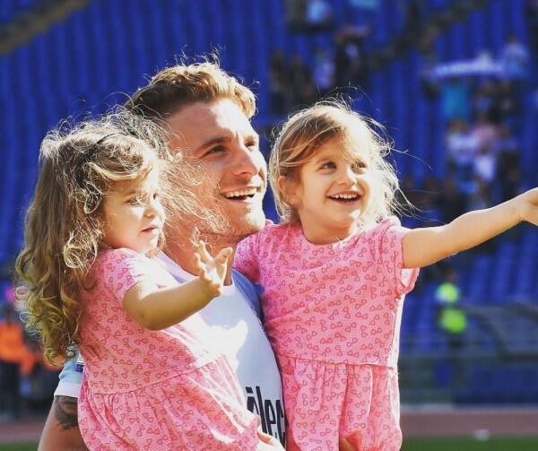Family Goal, Ini 9 Potret Pesepak Bola Ciro Immobile Bersama Keluarga