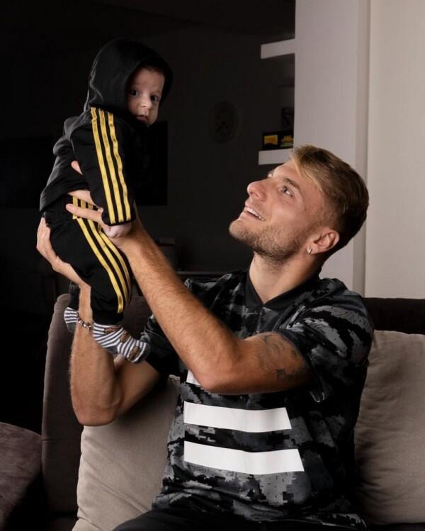 Family Goal, Ini 9 Potret Pesepak Bola Ciro Immobile Bersama Keluarga