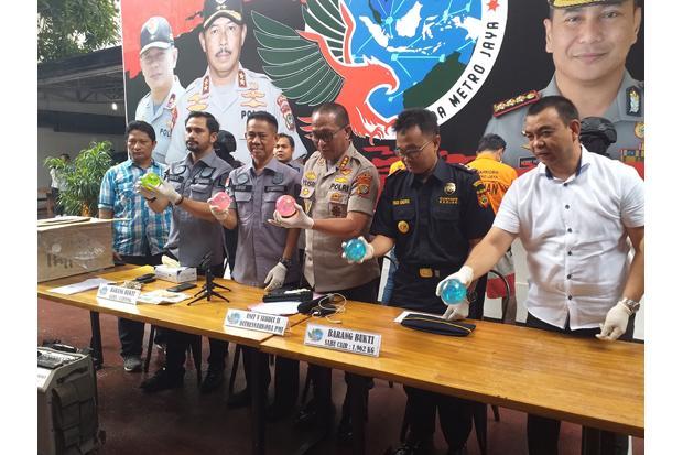 Polda Gagalkan Penyelundupan 1,9 Kg Sabu Cair Dalam Bola Mainan Anak