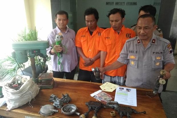 Gondol Peralatan Bengkel Mobil, Dua Pemulung Diringkus