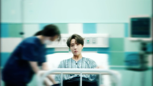 9 Potret J-Hope BTS dalam Keindahan Dunia 'Ego' Lewat Comeback Trailer