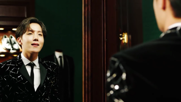 9 Potret J-Hope BTS dalam Keindahan Dunia 'Ego' Lewat Comeback Trailer