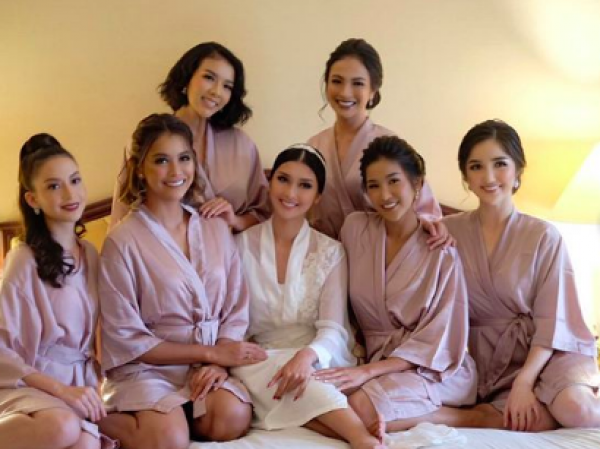 Dampingi Akad hingga Resepsi, 10 Potret Kevin Liliana dan Bridesmaid