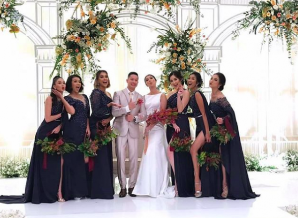 Dampingi Akad hingga Resepsi, 10 Potret Kevin Liliana dan Bridesmaid