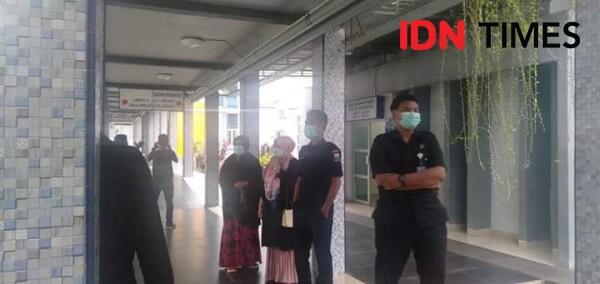 Menlu Retno Rapat Corona di Kantor Airlangga, akan Ada Hotline Khusus
