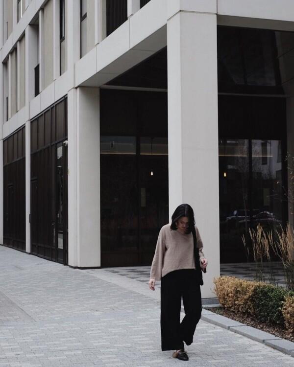 Style Manis Pakai Flatshoes ala Seleb, Bisa buat Berbagai Acara!