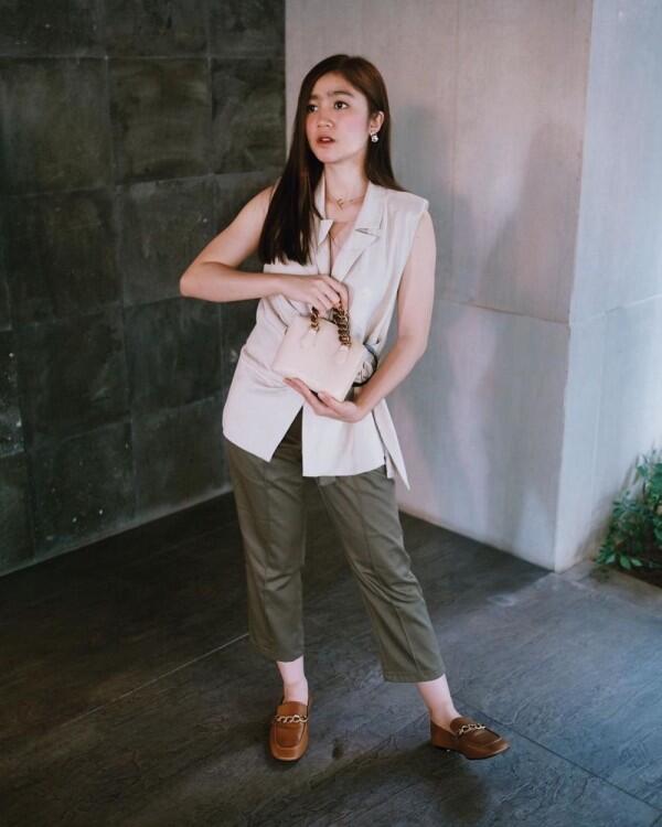 Style Manis Pakai Flatshoes ala Seleb, Bisa buat Berbagai Acara!