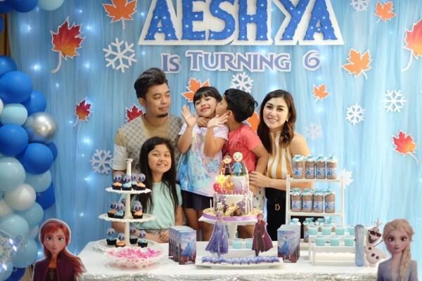 10 Potret Awetnya Rumah Tangga Nisya Ahmad & Suami, 11 Tahun Menikah!