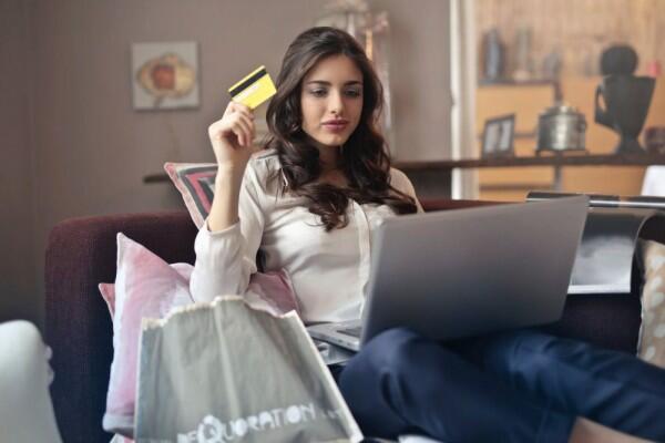 5 Keuntungan Belanja Fashion Secara Online yang Jarang Disadari