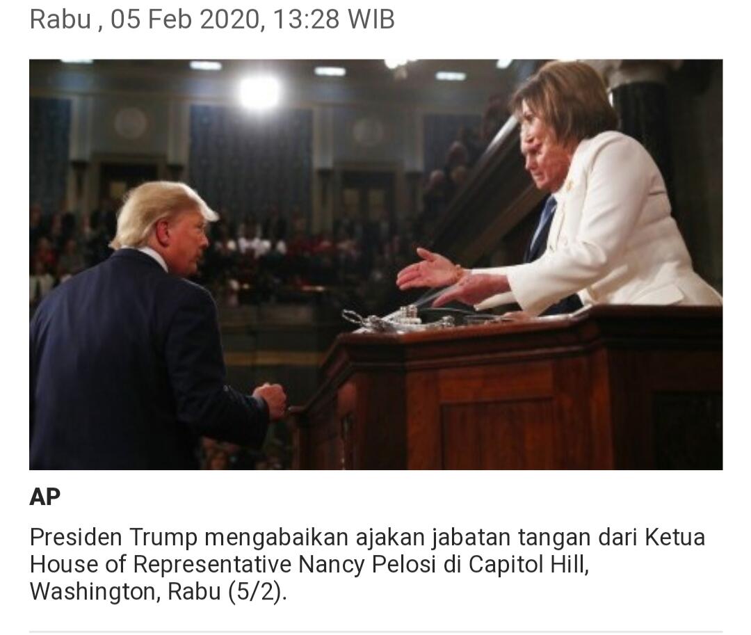 Drama Jabat Tangan dan Perobekan Pidato Trump Pelosi
