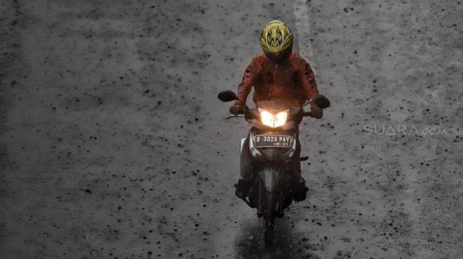 Hindari Berteduh di Bawah Flyover Jika Tak Mau Kehilangan Duit Rp 250 Ribu