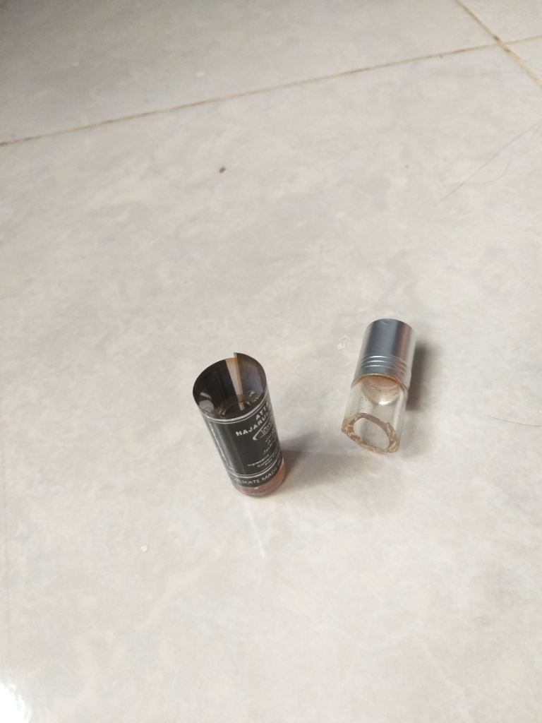 Botol Minyak Bertuah Dari Pedalaman Kalimantan Pecah