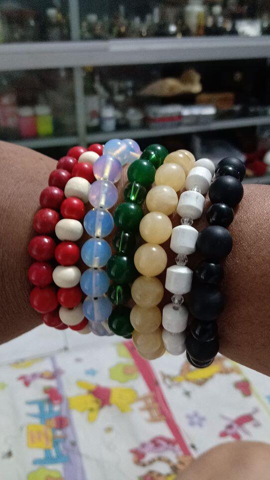 Gelang dari batu berenergi