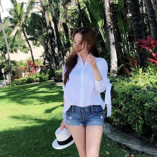 10 Padu Padan Outfit Putih ala Park Min Young, Menawan Banget