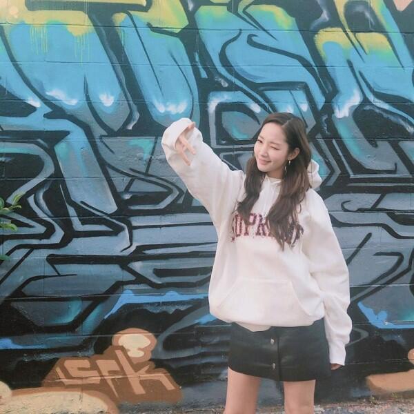 10 Padu Padan Outfit Putih ala Park Min Young, Menawan Banget