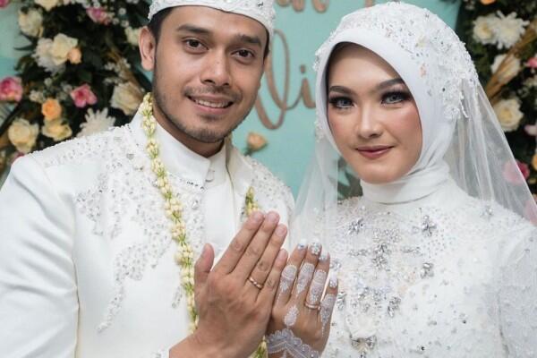 10 Potret Manis Pernikahan Ana Riana, Istri Mas Pur di Sinetron TOP