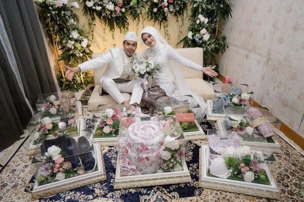 10 Potret Manis Pernikahan Ana Riana, Istri Mas Pur di Sinetron TOP