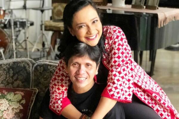 19 Tahun Bersama, 10 Potret Romantis Shahnaz Haque & Gilang Ramadhan