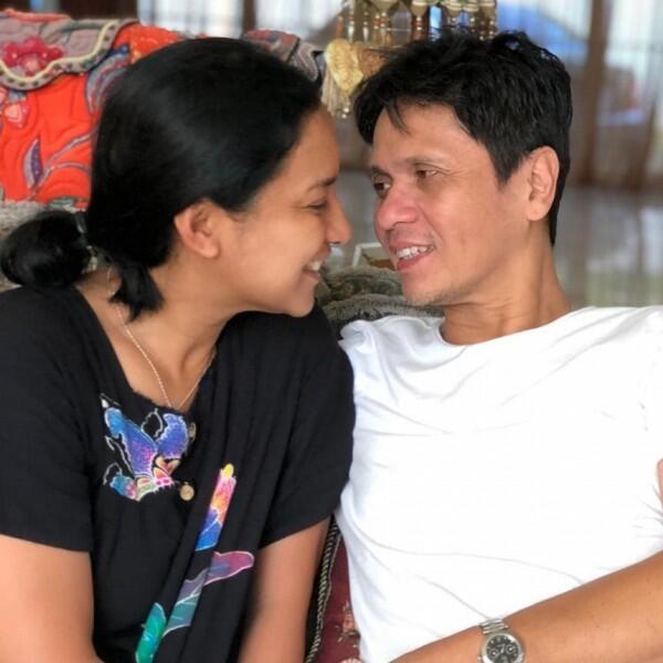 19 Tahun Bersama, 10 Potret Romantis Shahnaz Haque & Gilang Ramadhan