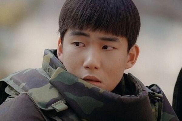 10 Potret Tang Jun Sang, Tentara Imut di KDrama Crash Landing on You