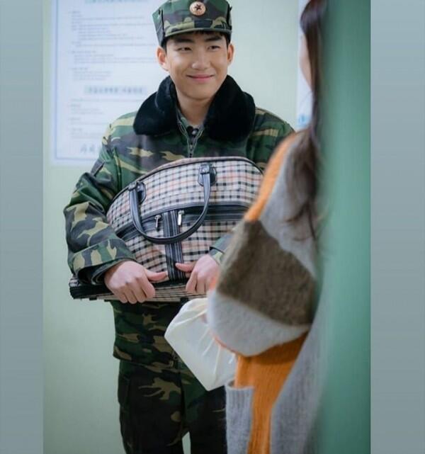 10 Potret Tang Jun Sang, Tentara Imut di KDrama Crash Landing on You
