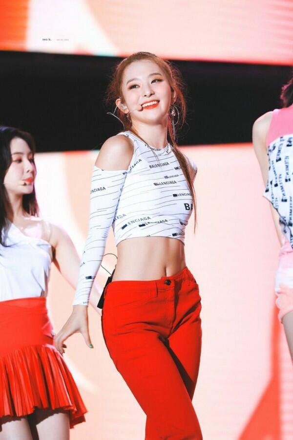 Karismatik, 10 Potret Seulgi Main Dancer Red Velvet di Atas Panggung