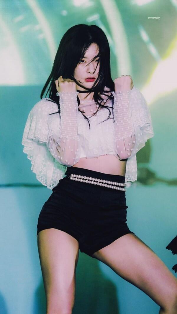 Karismatik, 10 Potret Seulgi Main Dancer Red Velvet di Atas Panggung