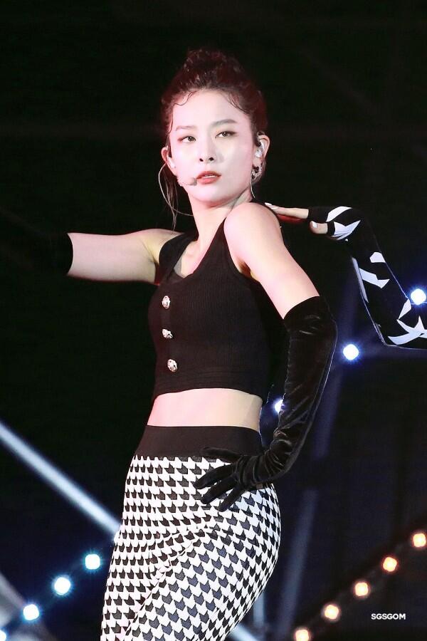 Karismatik, 10 Potret Seulgi Main Dancer Red Velvet di Atas Panggung