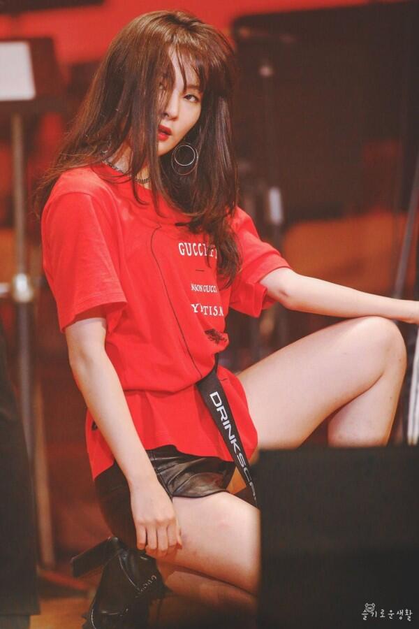 Karismatik, 10 Potret Seulgi Main Dancer Red Velvet di Atas Panggung