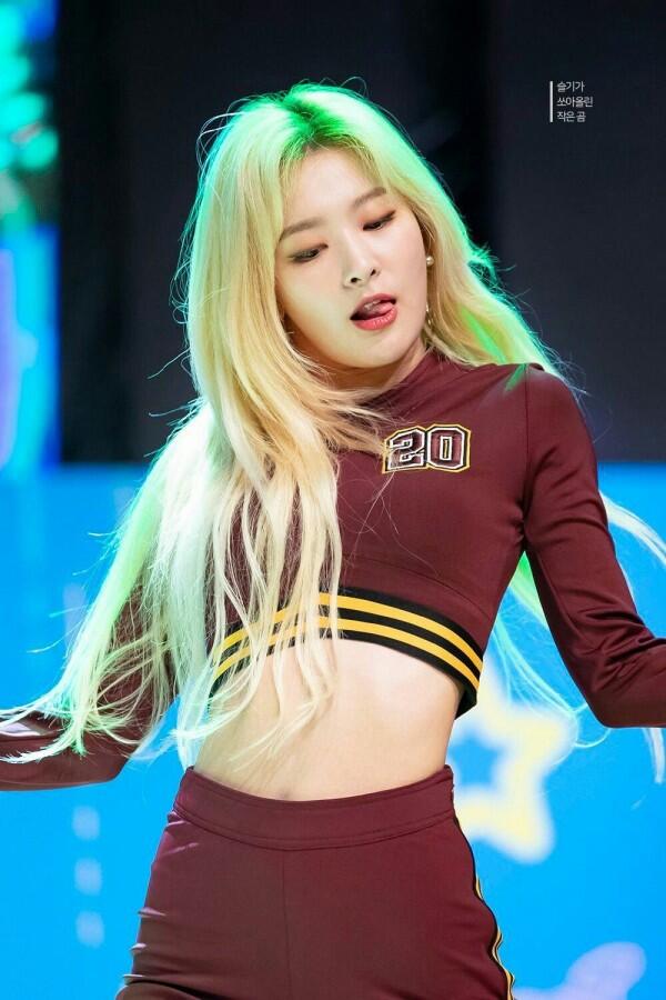Karismatik, 10 Potret Seulgi Main Dancer Red Velvet di Atas Panggung