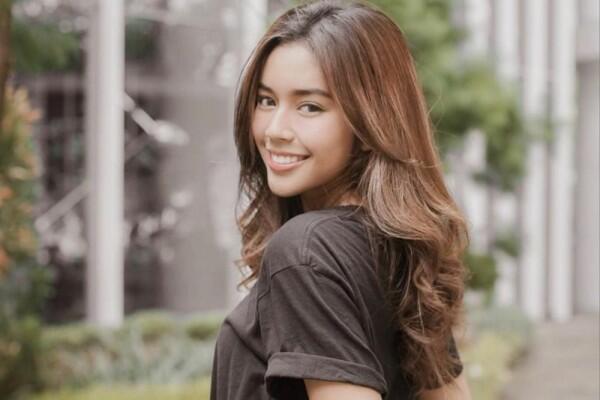 10 Potret Casual Style ala Fay Nabila, Gaya Masa Kini yang Cute Abis!