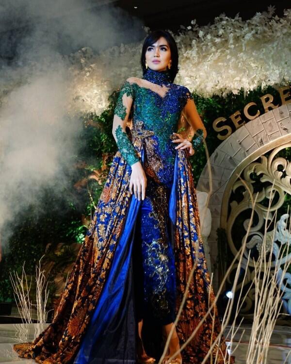 9 Inspirasi Kebaya ala Kykuu, Istri Ge Pamungkas, Menawan Abis