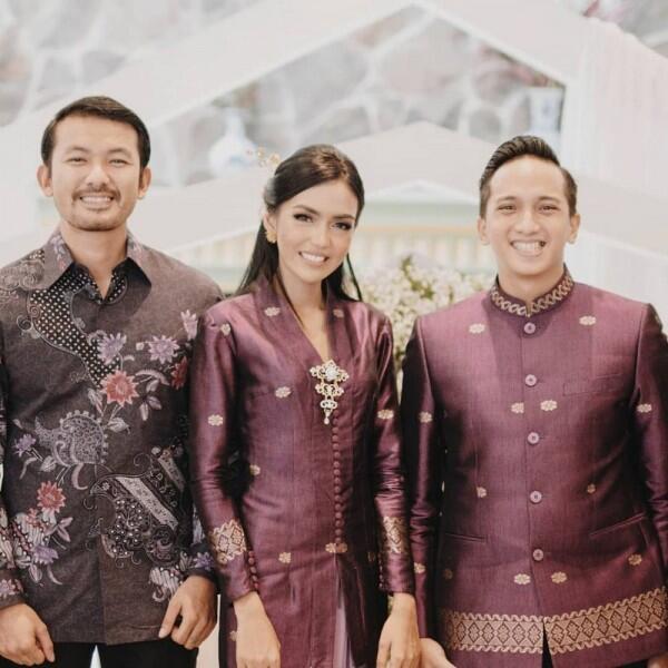 9 Inspirasi Kebaya ala Kykuu, Istri Ge Pamungkas, Menawan Abis
