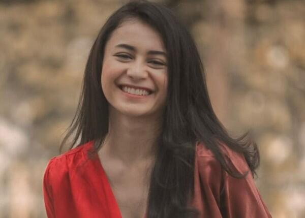 10 Potret Manis Sintya Marisca, Cewek Tomboi yang Suka Joget!