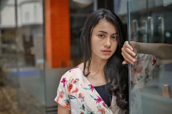 10 Potret Manis Sintya Marisca, Cewek Tomboi yang Suka Joget!