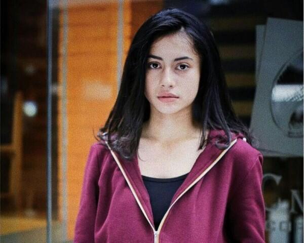 10 Potret Manis Sintya Marisca, Cewek Tomboi yang Suka Joget!