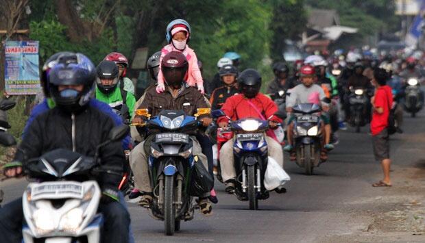 Untuk Para Pemotor, Hindari Kebiasaan ini Saat Berkendara, Bahaya!
