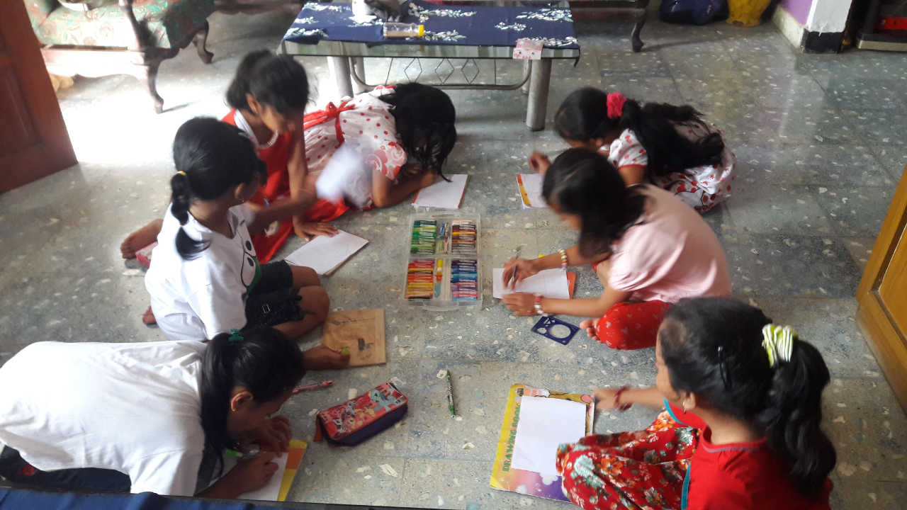 Bimbingan Belajar Menggambar Menjadi Pengenalan Potensi Diri bagi Anak di Ngroto