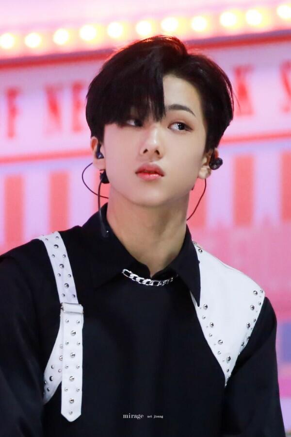 Semakin Dewasa, 10 Potret Jisung Maknae NCT yang Kini Berusia 18 Tahun
