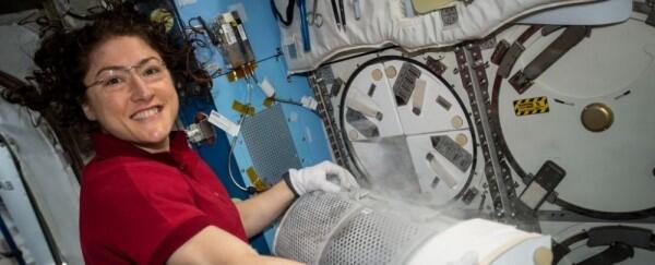 Astronaut Wanita Ini Pecahkan Rekor Perjalanan Antariksa Terlama!