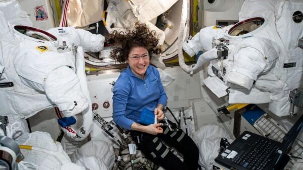 Astronaut Wanita Ini Pecahkan Rekor Perjalanan Antariksa Terlama!