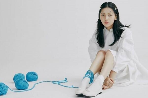 Lokal Banget! 9 Potret Umji GFriend dengan Rambut Hitam Saat Comeback