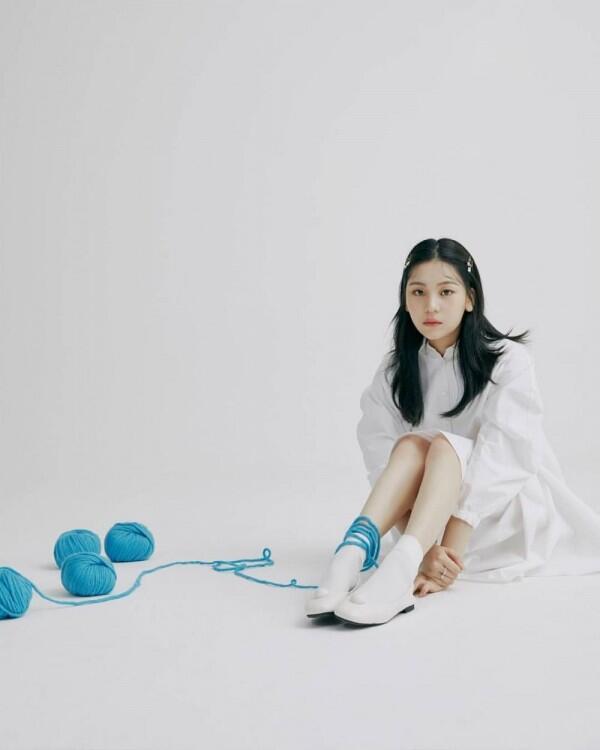 Lokal Banget! 9 Potret Umji GFriend dengan Rambut Hitam Saat Comeback