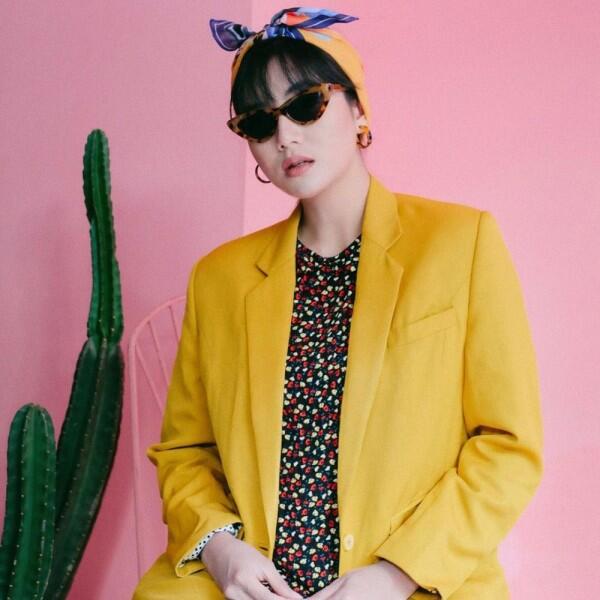 Bingung Padu Padan Outfit Kuning Hitam? Intip 9 Gaya Kece Yumna Kemal