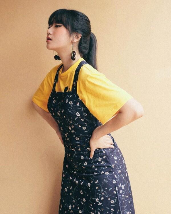 Bingung Padu Padan Outfit Kuning Hitam? Intip 9 Gaya Kece Yumna Kemal