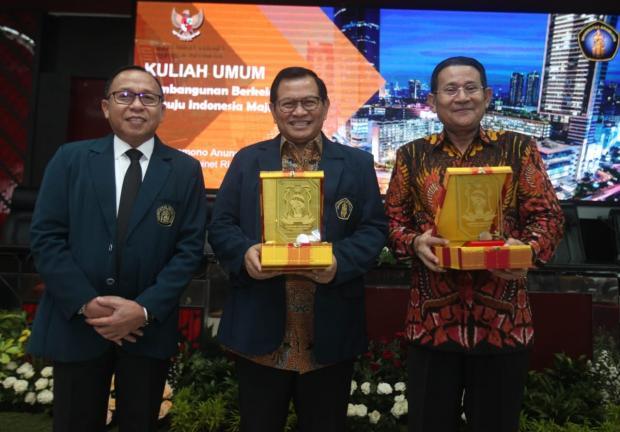 Ujian Doktoral, Agus Ambo Djiwa Paparkan Pembangunan Berkelanjutan di Pasangkayu