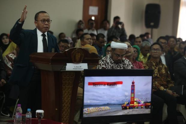 Ujian Doktoral, Agus Ambo Djiwa Paparkan Pembangunan Berkelanjutan di Pasangkayu