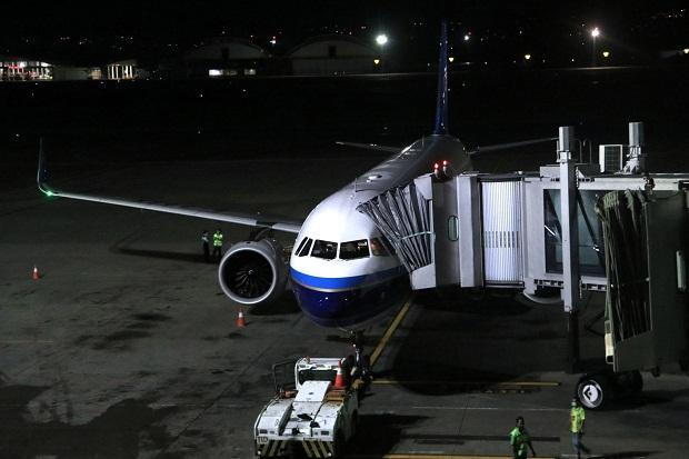 Pesawat Penjemput Warga China di Bali Tiba di Bandara Ngurah Rai