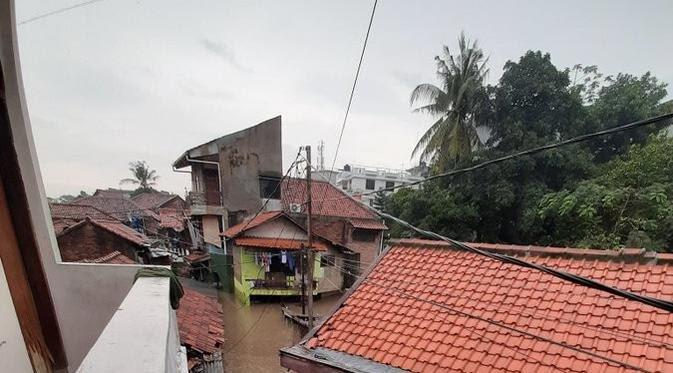 Banjir Setinggi 2,5 Meter Rendam Condet, Jakarta Timur | KASKUS