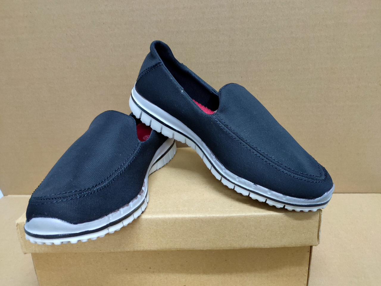 CUCI GUDANG!! Sepatu cewo cowo (untuk borongan)